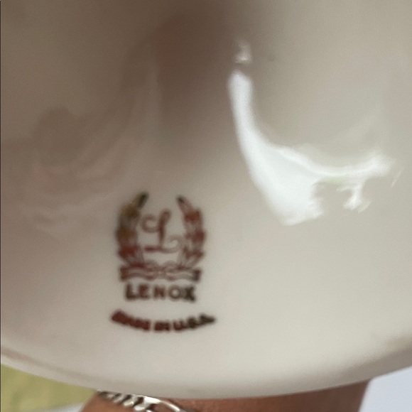 Lenox Elegant Cream Vase - Picture 4 of 5